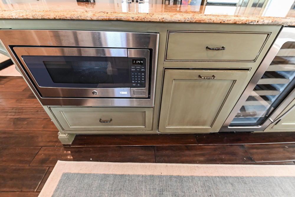 ÒThe HarcourtÓ Traditional Two-Tone Distressed Kitchen with Green Island, Granite Countertops and Appliances