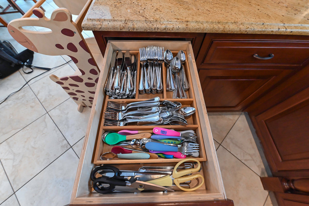 "The Winchester" Traditional Wooden Kitchen with Granite Countertops and Appliances