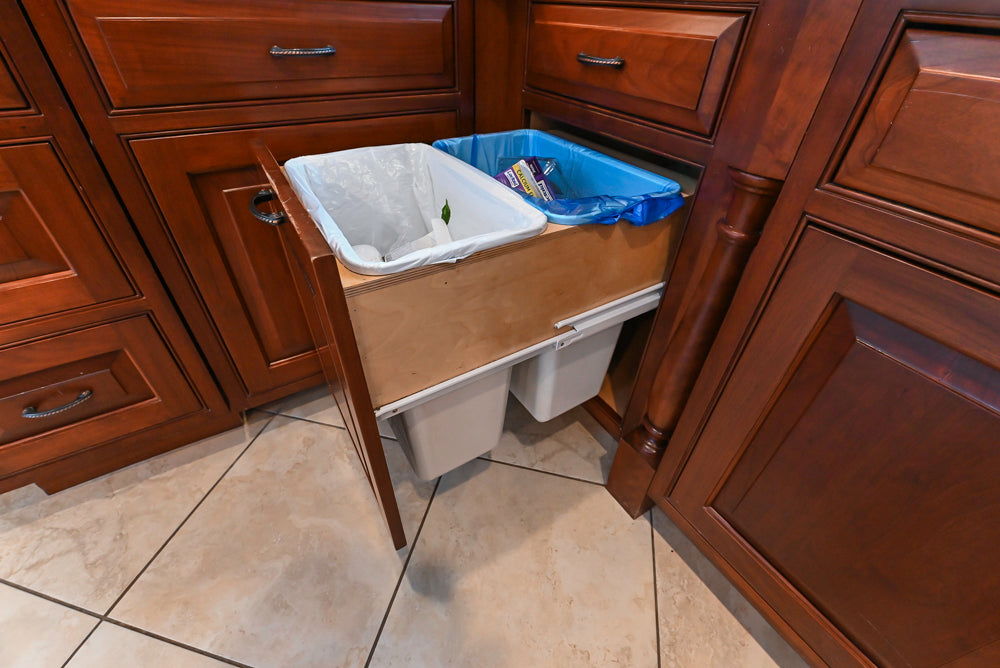 "The Winchester" Traditional Wooden Kitchen with Granite Countertops and Appliances