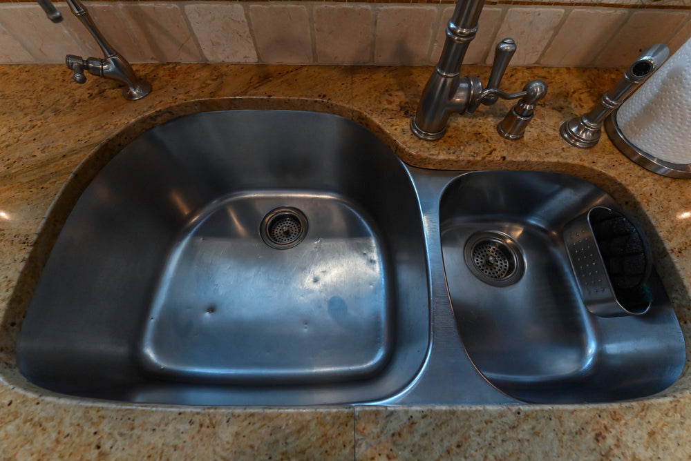 "The Winchester" Traditional Wooden Kitchen with Granite Countertops and Appliances