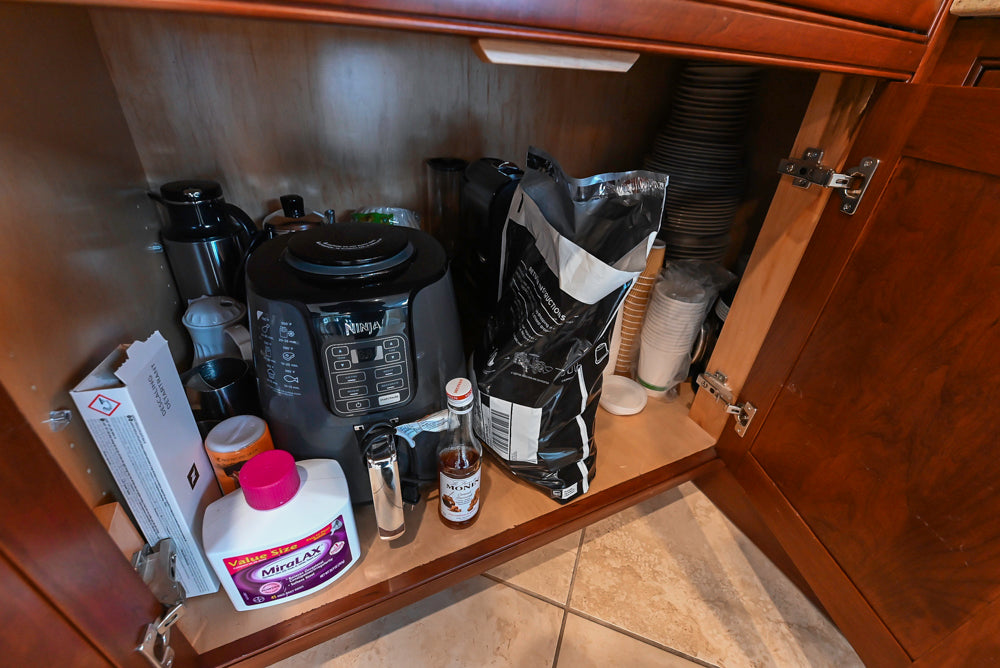 "The Winchester" Traditional Wooden Kitchen with Granite Countertops and Appliances