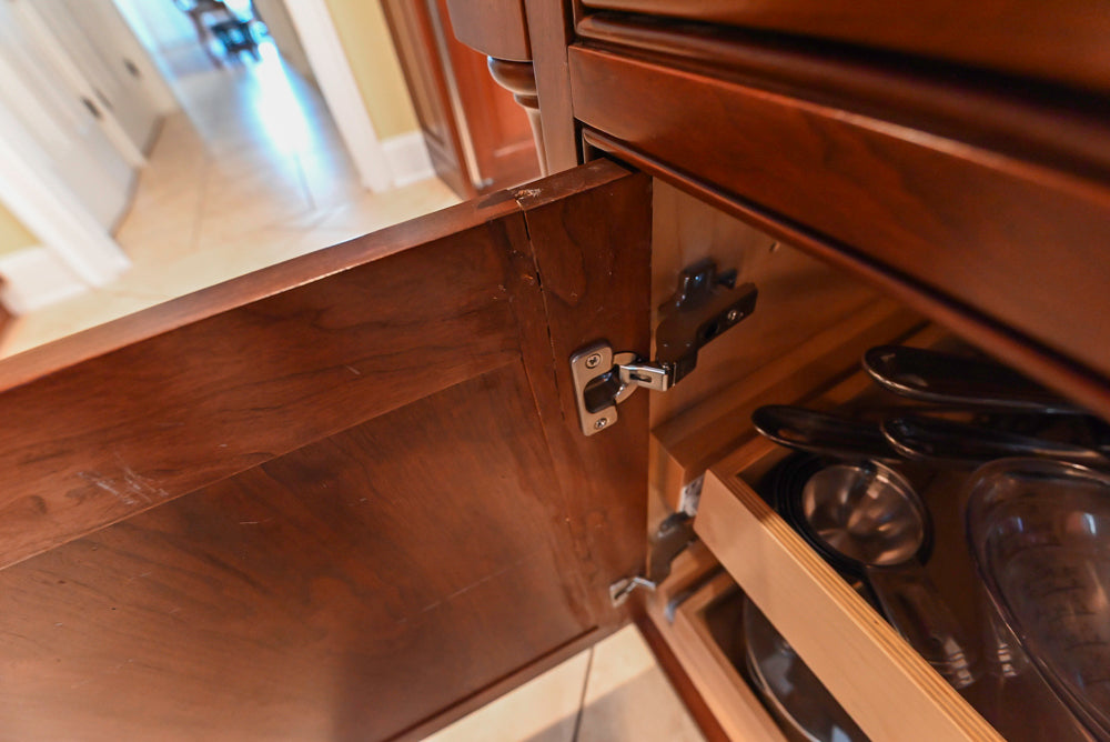 "The Winchester" Traditional Wooden Kitchen with Granite Countertops and Appliances