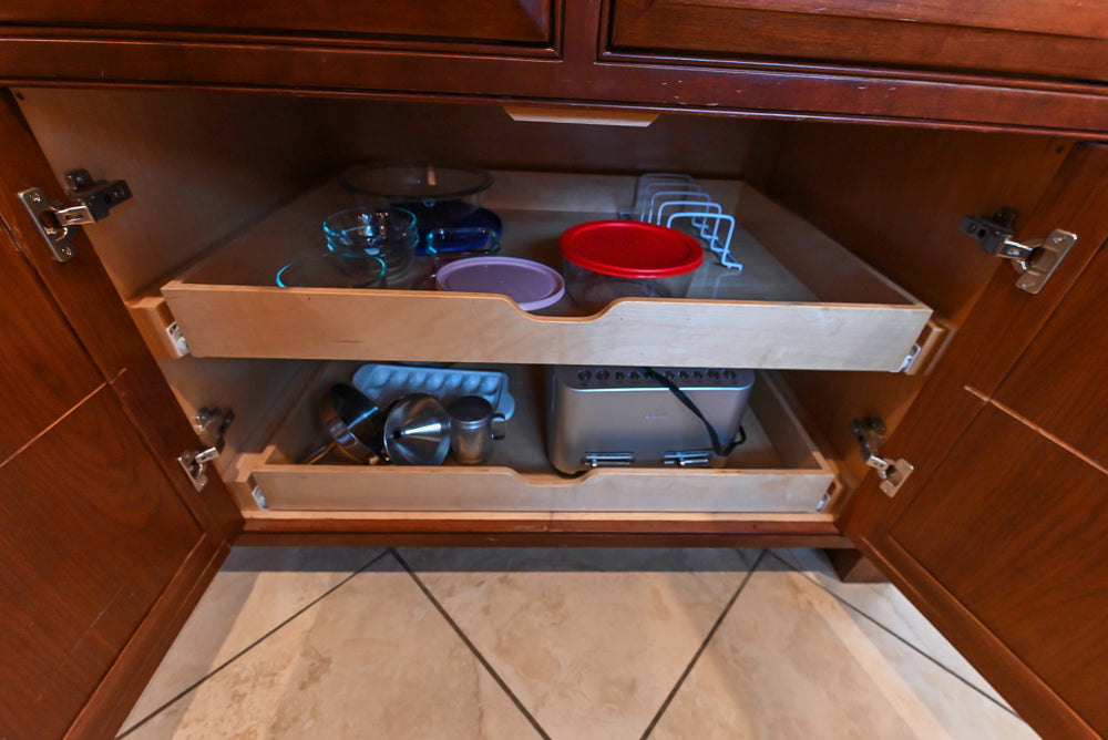 "The Winchester" Traditional Wooden Kitchen with Granite Countertops and Appliances