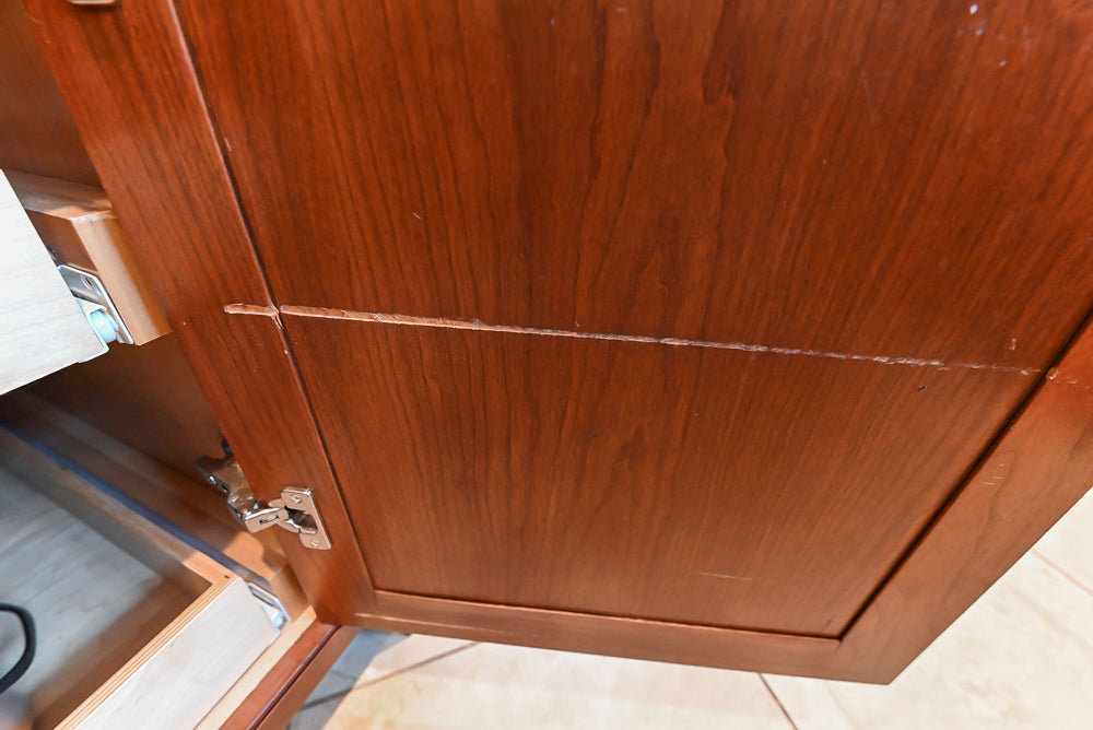 "The Winchester" Traditional Wooden Kitchen with Granite Countertops and Appliances