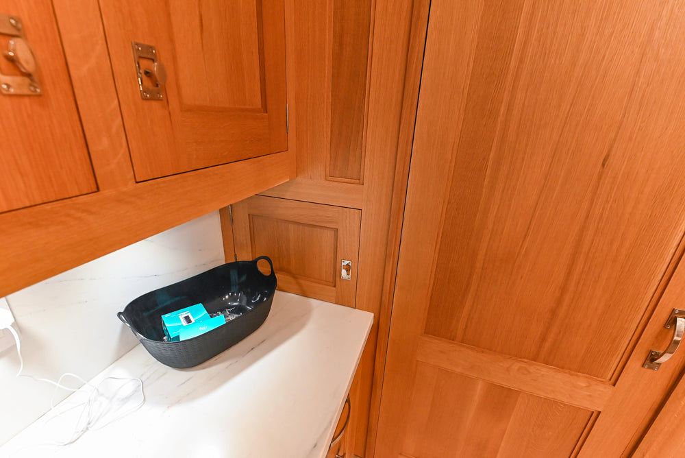 Christopher Peacock "Culinarium" Transitional Rift-Sawn White Oak Kitchen with Island