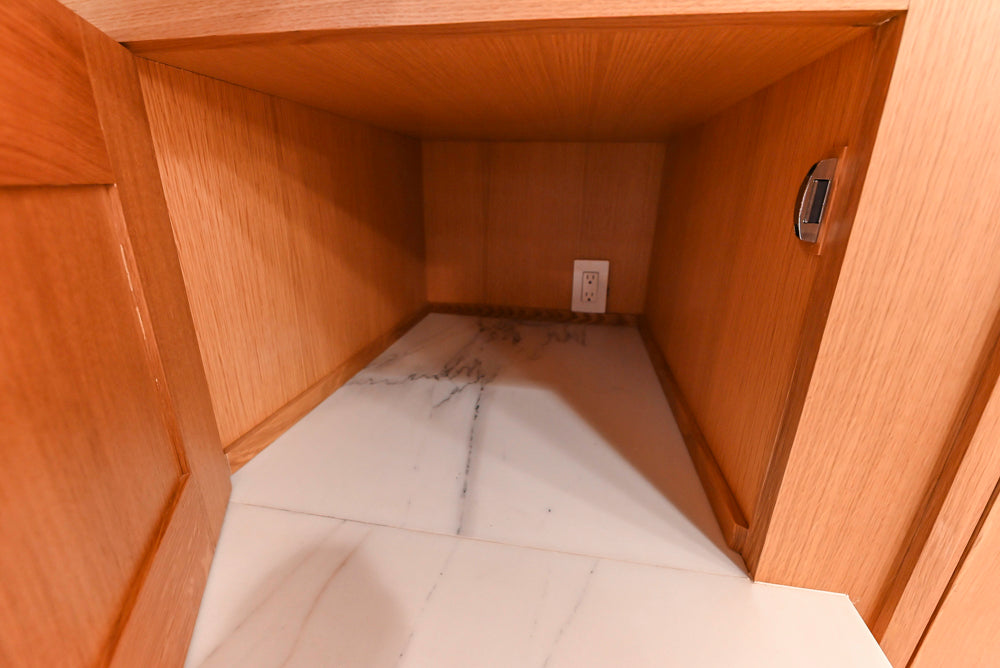 Christopher Peacock "Culinarium" Transitional Rift-Sawn White Oak Kitchen with Island