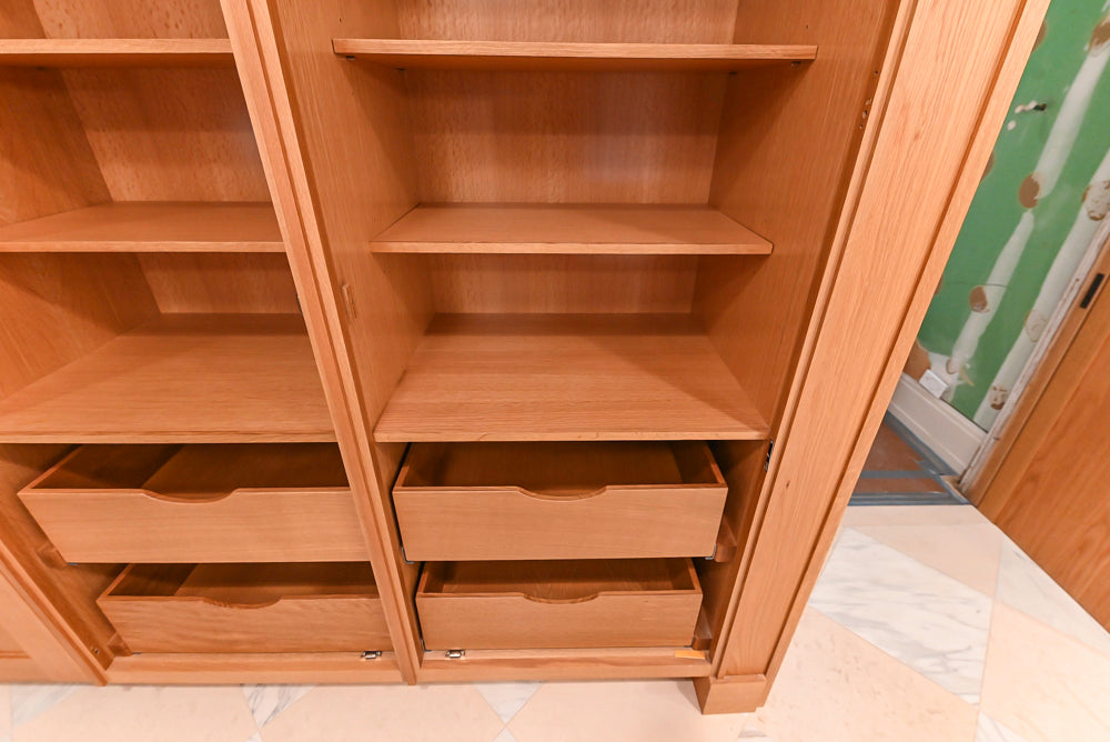 Christopher Peacock "Culinarium" Transitional Rift-Sawn White Oak Kitchen with Island