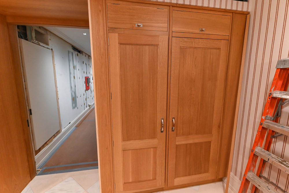 Christopher Peacock "Culinarium" Transitional Rift-Sawn White Oak Kitchen with Island