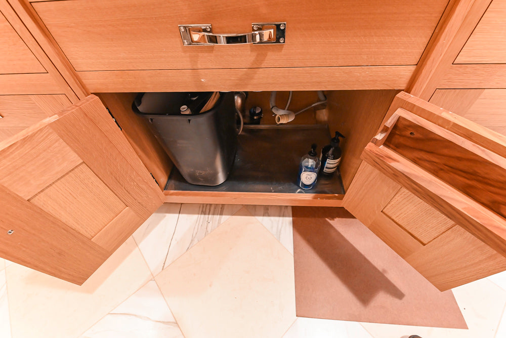 Christopher Peacock "Culinarium" Transitional Rift-Sawn White Oak Kitchen with Island