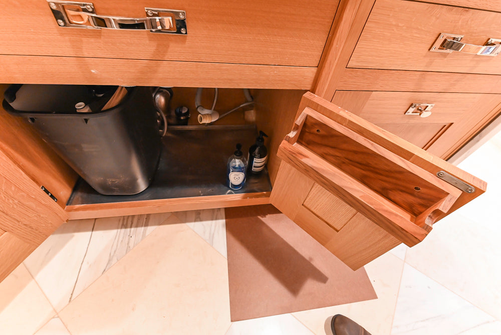Christopher Peacock "Culinarium" Transitional Rift-Sawn White Oak Kitchen with Island