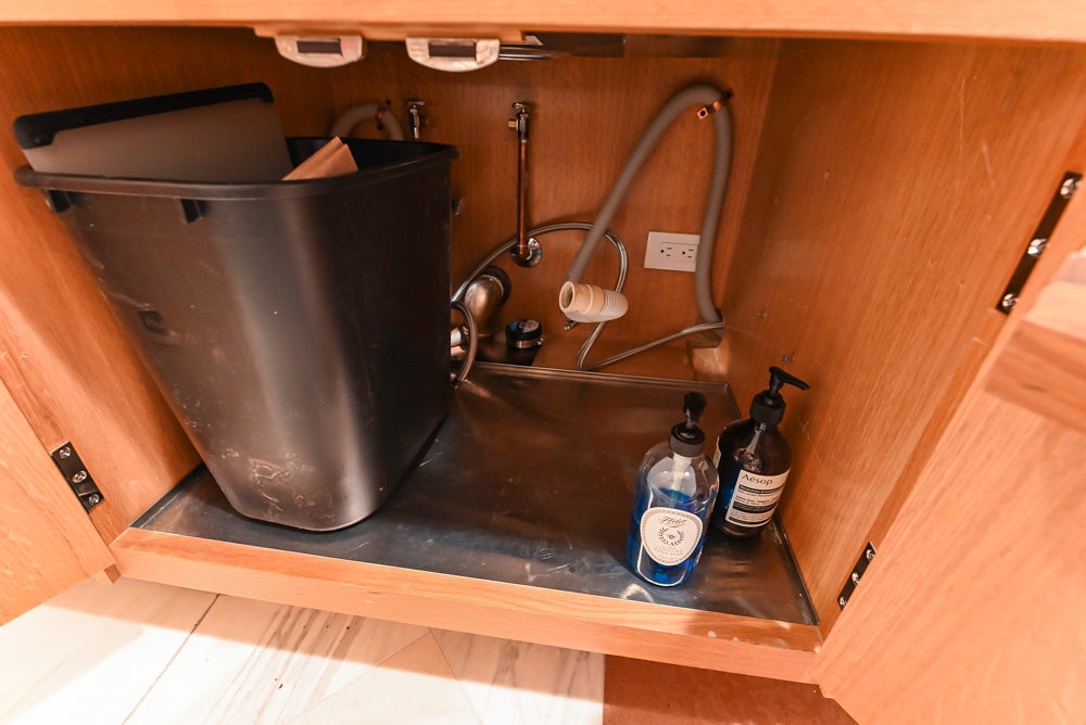 Christopher Peacock "Culinarium" Transitional Rift-Sawn White Oak Kitchen with Island