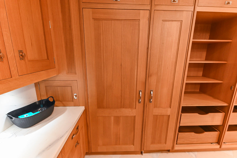 Christopher Peacock "Culinarium" Transitional Rift-Sawn White Oak Kitchen with Island