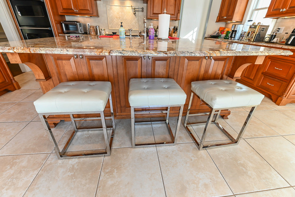 “The Woodford” Traditional Custom Wooden Kitchen with Island, Wolf Rangetop & Sub-Zero Refrigerator