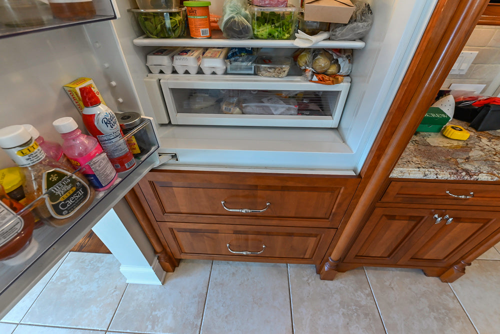 “The Woodford” Traditional Custom Wooden Kitchen with Island, Wolf Rangetop & Sub-Zero Refrigerator