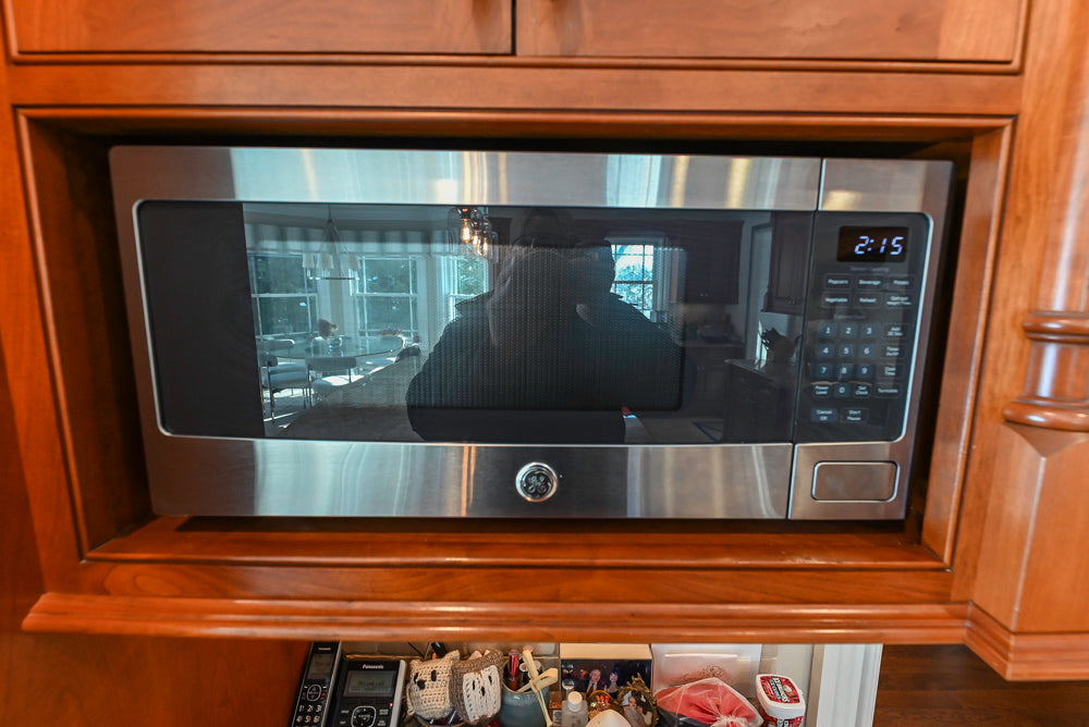 “The Woodford” Traditional Custom Wooden Kitchen with Island, Wolf Rangetop & Sub-Zero Refrigerator