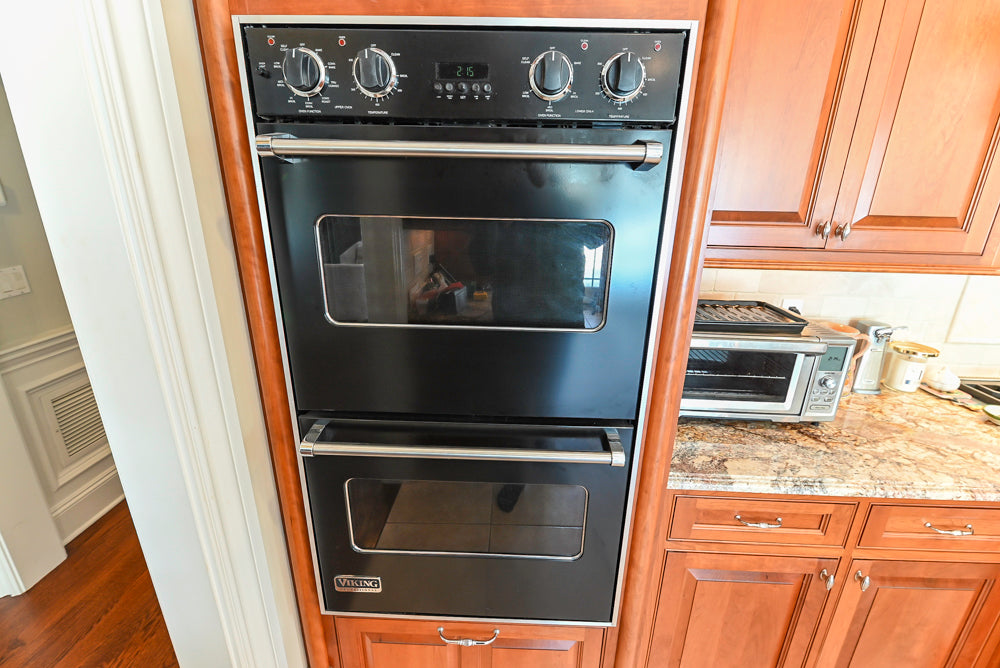 “The Woodford” Traditional Custom Wooden Kitchen with Island, Wolf Rangetop & Sub-Zero Refrigerator