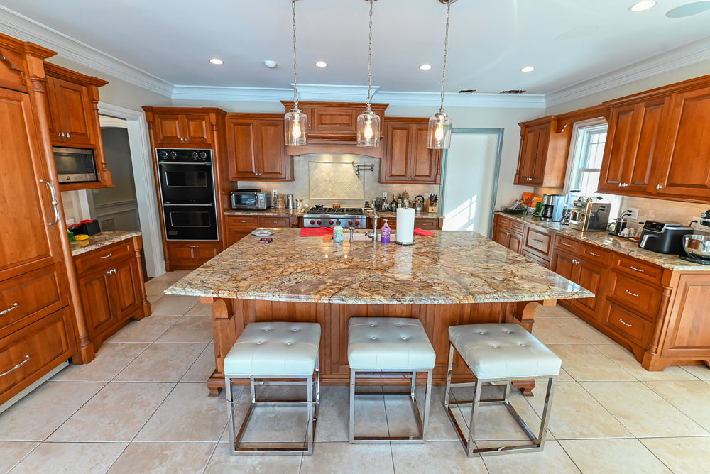 “The Woodford” Traditional Custom Wooden Kitchen with Island, Wolf Rangetop & Sub-Zero Refrigerator