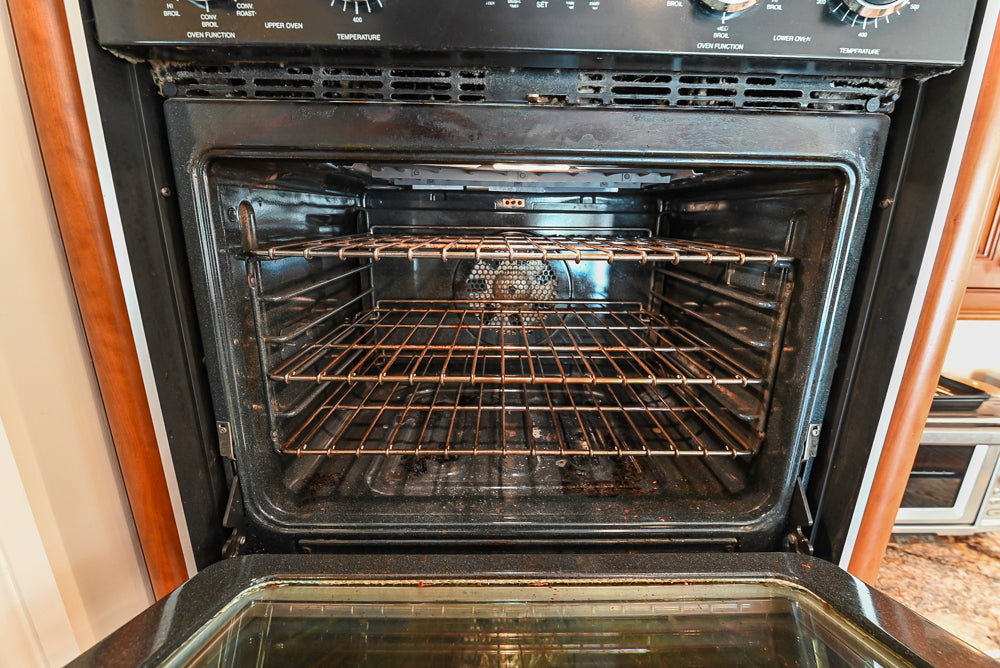 “The Woodford” Traditional Custom Wooden Kitchen with Island, Wolf Rangetop & Sub-Zero Refrigerator