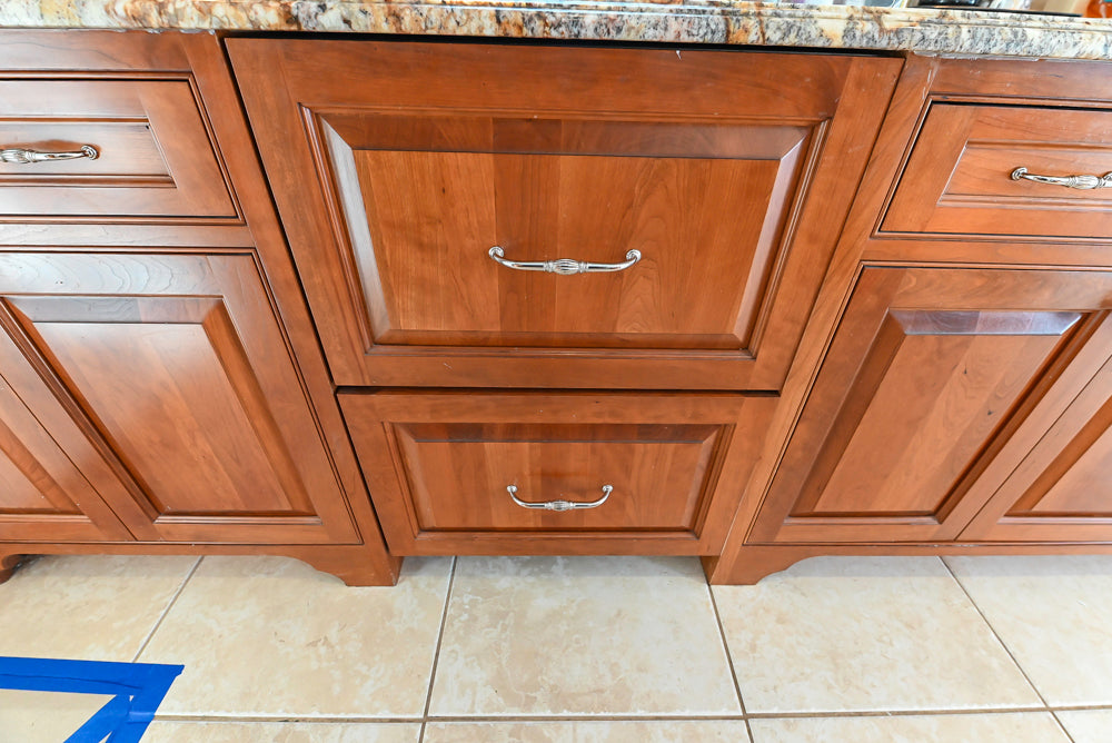 “The Woodford” Traditional Custom Wooden Kitchen with Island, Wolf Rangetop & Sub-Zero Refrigerator