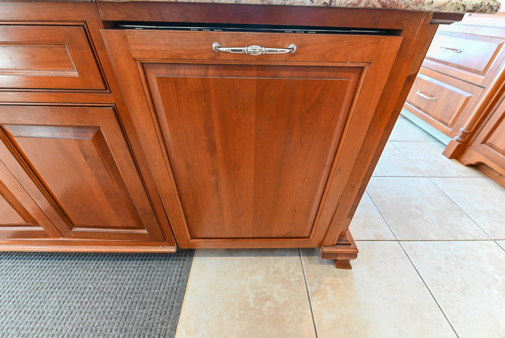 “The Woodford” Traditional Custom Wooden Kitchen with Island, Wolf Rangetop & Sub-Zero Refrigerator