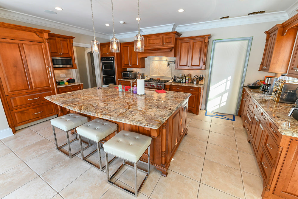 “The Woodford” Traditional Custom Wooden Kitchen with Island, Wolf Rangetop & Sub-Zero Refrigerator