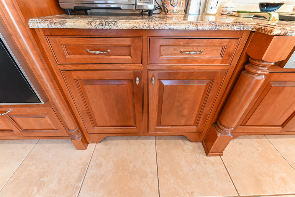 “The Woodford” Traditional Custom Wooden Kitchen with Island, Wolf Rangetop & Sub-Zero Refrigerator