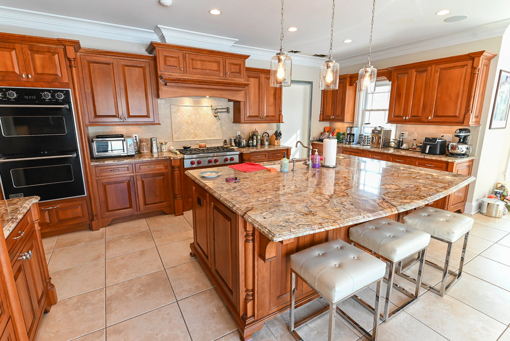 “The Woodford” Traditional Custom Wooden Kitchen with Island, Wolf Rangetop & Sub-Zero Refrigerator