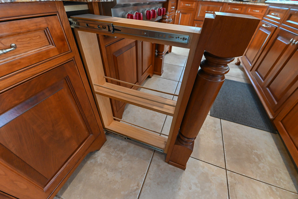 “The Woodford” Traditional Custom Wooden Kitchen with Island, Wolf Rangetop & Sub-Zero Refrigerator