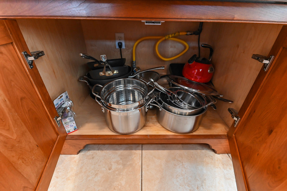 “The Woodford” Traditional Custom Wooden Kitchen with Island, Wolf Rangetop & Sub-Zero Refrigerator