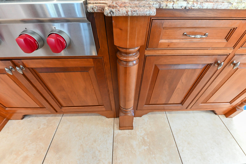 “The Woodford” Traditional Custom Wooden Kitchen with Island, Wolf Rangetop & Sub-Zero Refrigerator