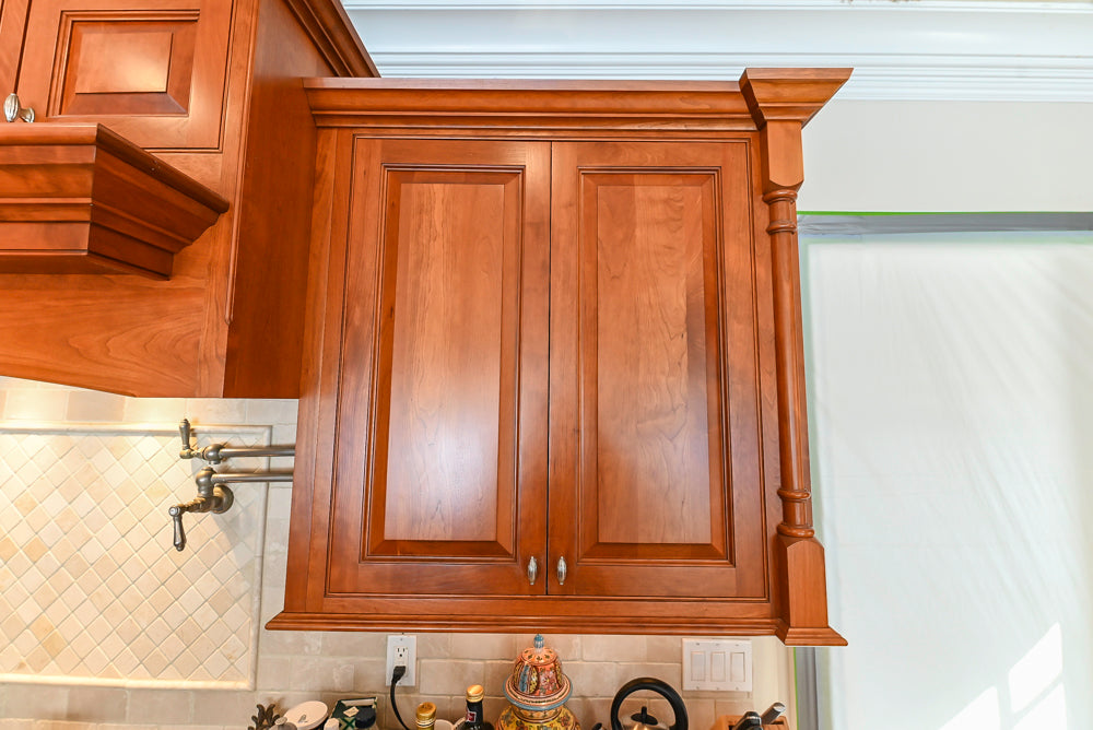 “The Woodford” Traditional Custom Wooden Kitchen with Island, Wolf Rangetop & Sub-Zero Refrigerator