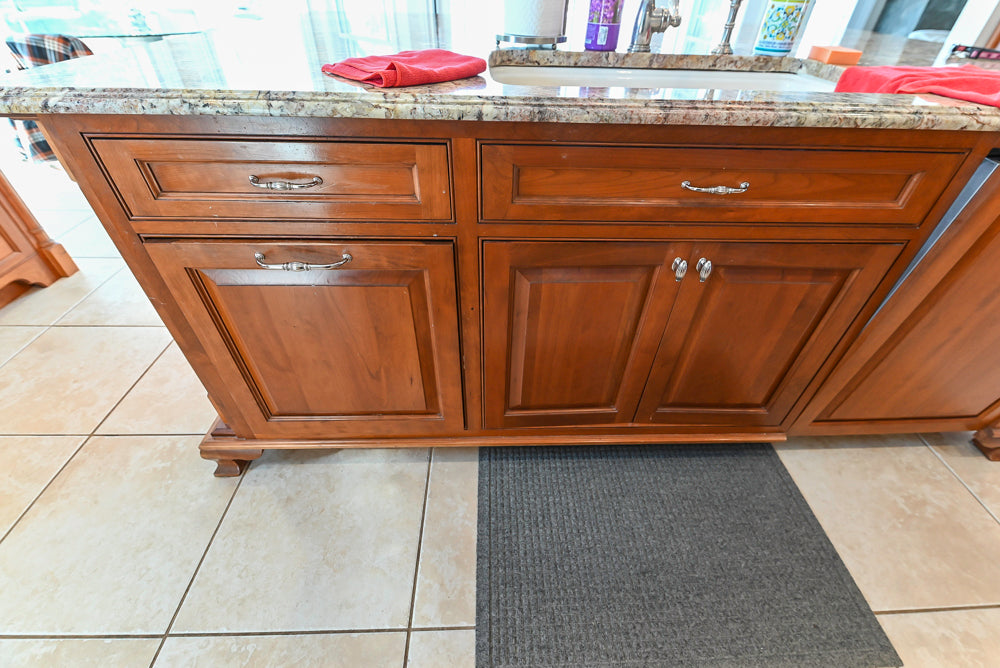 “The Woodford” Traditional Custom Wooden Kitchen with Island, Wolf Rangetop & Sub-Zero Refrigerator