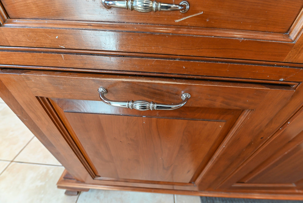“The Woodford” Traditional Custom Wooden Kitchen with Island, Wolf Rangetop & Sub-Zero Refrigerator