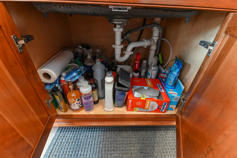 “The Woodford” Traditional Custom Wooden Kitchen with Island, Wolf Rangetop & Sub-Zero Refrigerator