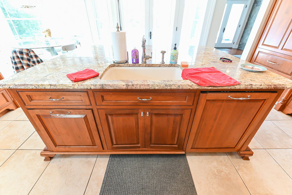 “The Woodford” Traditional Custom Wooden Kitchen with Island, Wolf Rangetop & Sub-Zero Refrigerator