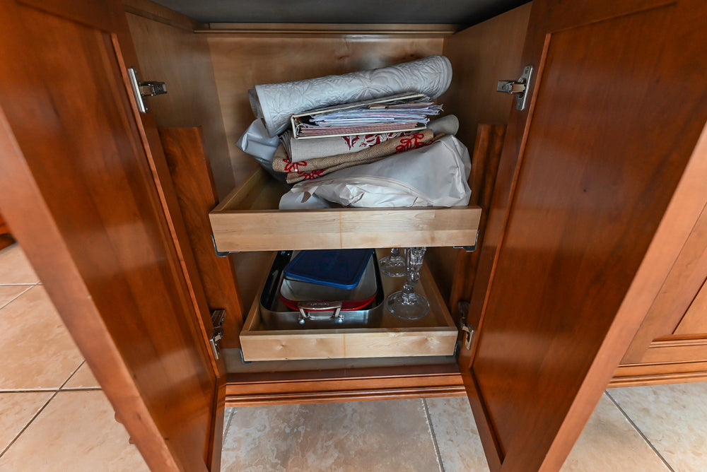 “The Woodford” Traditional Custom Wooden Kitchen with Island, Wolf Rangetop & Sub-Zero Refrigerator