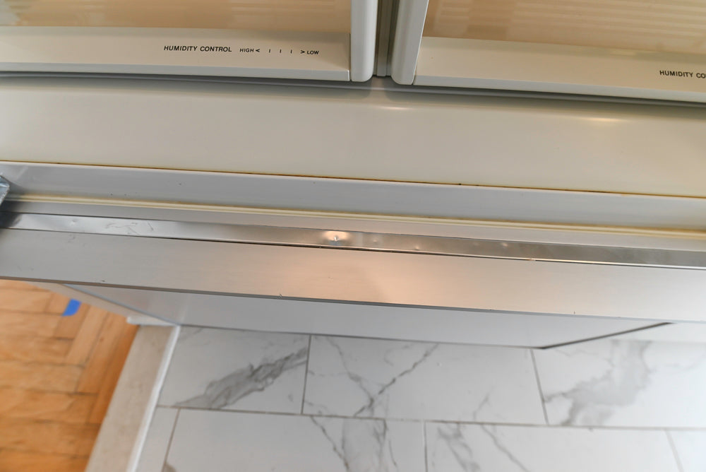Leicht Modern Off White Kitchenette with Quartz Countertops & Smeg Appliances