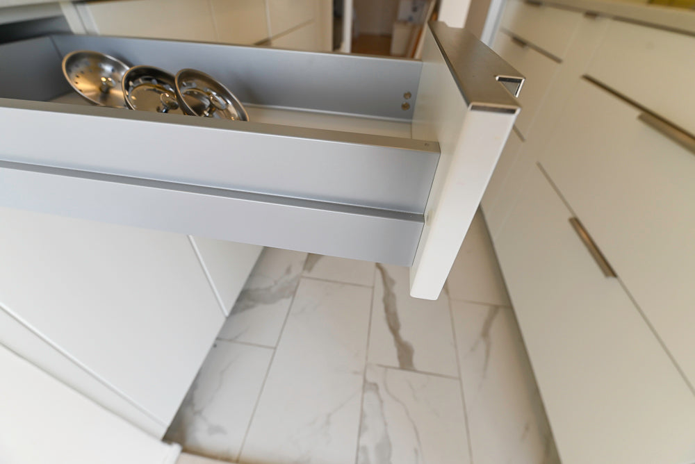 Leicht Modern Off White Kitchenette with Quartz Countertops & Smeg Appliances
