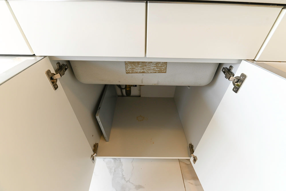 Leicht Modern Off White Kitchenette with Quartz Countertops & Smeg Appliances