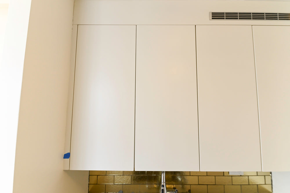 Leicht Modern Off White Kitchenette with Quartz Countertops & Smeg Appliances