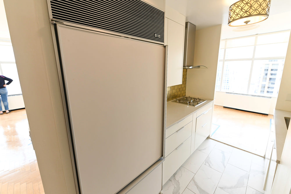 Leicht Modern Off White Kitchenette with Quartz Countertops & Smeg Appliances