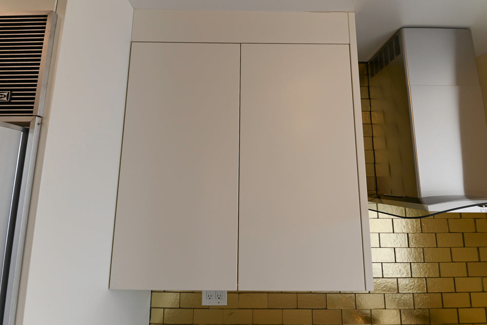 Leicht Modern Off White Kitchenette with Quartz Countertops & Smeg Appliances