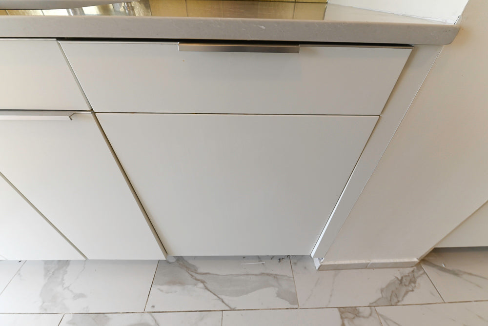 Leicht Modern Off White Kitchenette with Quartz Countertops & Smeg Appliances