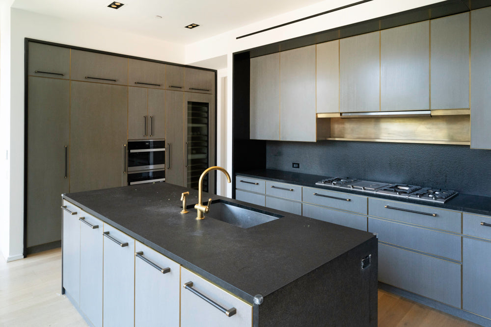 Pre owned designer estate kitchen by Thomas Juul Hansen highlighting grain matched oak cabinetry