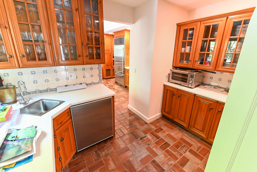 Wood-Mode Traditional Classic Craftsman Butler's Pantry