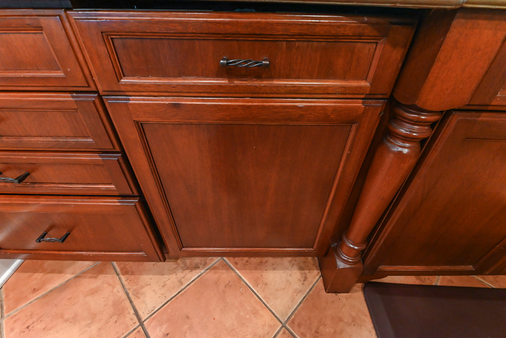 “The Henderson” Traditional Two-Tone Wooden Kitchen with Island & Appliances