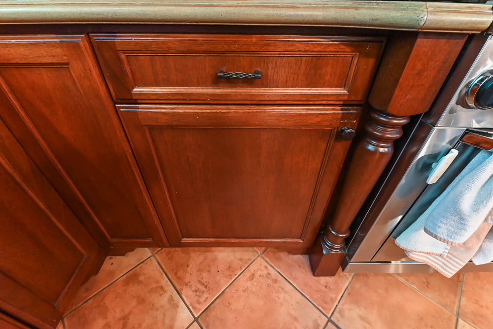 “The Henderson” Traditional Two-Tone Wooden Kitchen with Island & Appliances