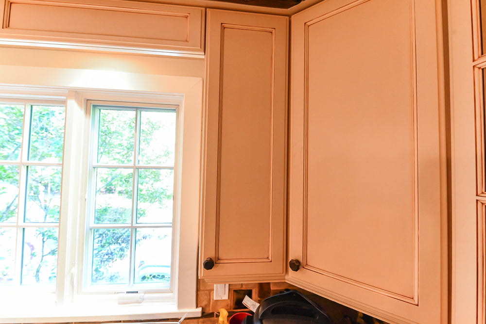 “The Henderson” Traditional Two-Tone Wooden Kitchen with Island & Appliances