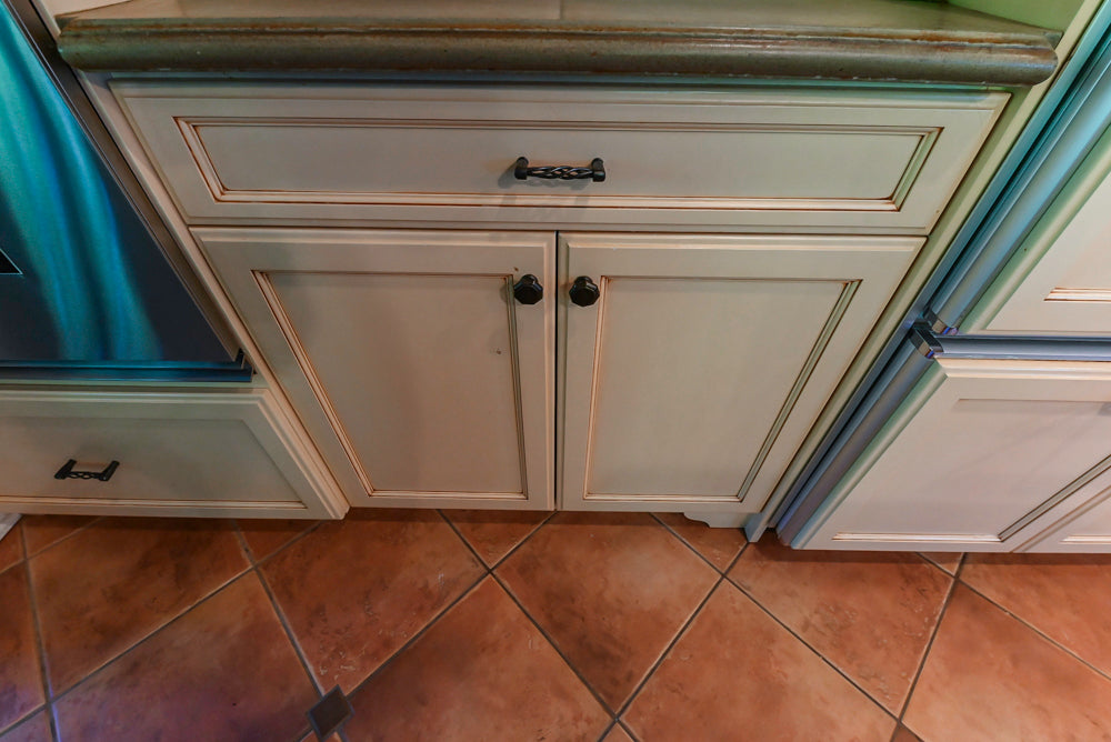 “The Henderson” Traditional Two-Tone Wooden Kitchen with Island & Appliances