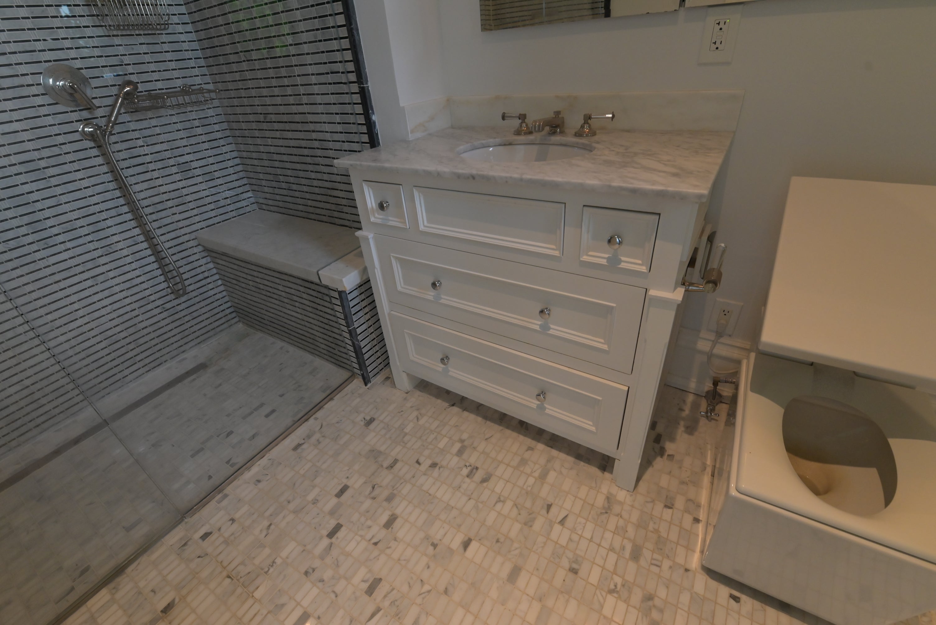 Freestanding white single-sink vanity for powder rooms and baths